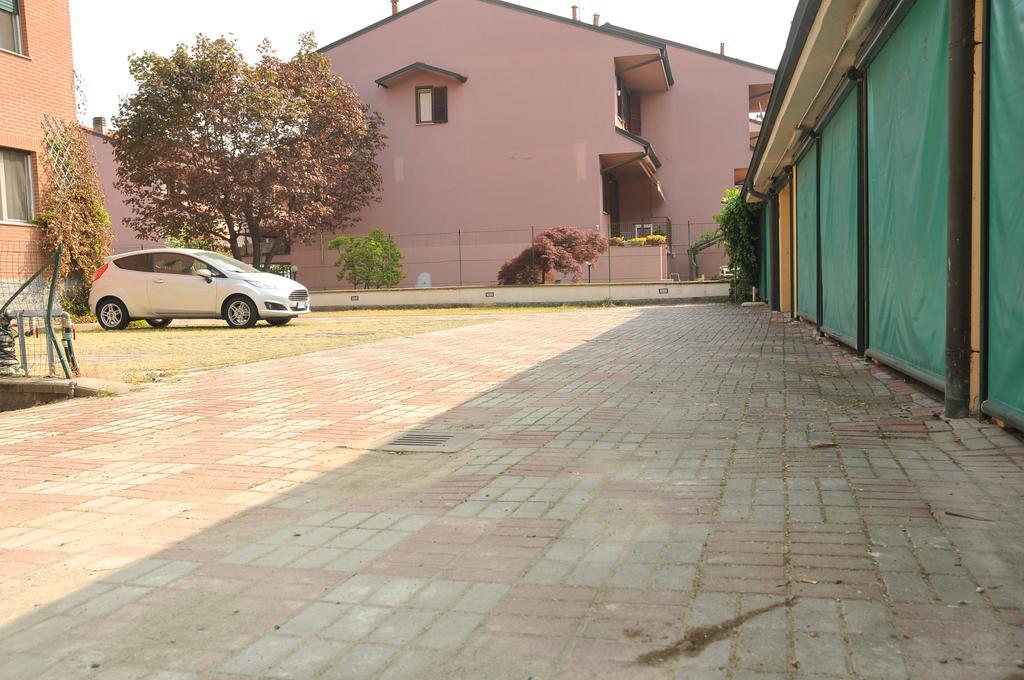 博罗米奥居住服务公司Peschiera Borromeo