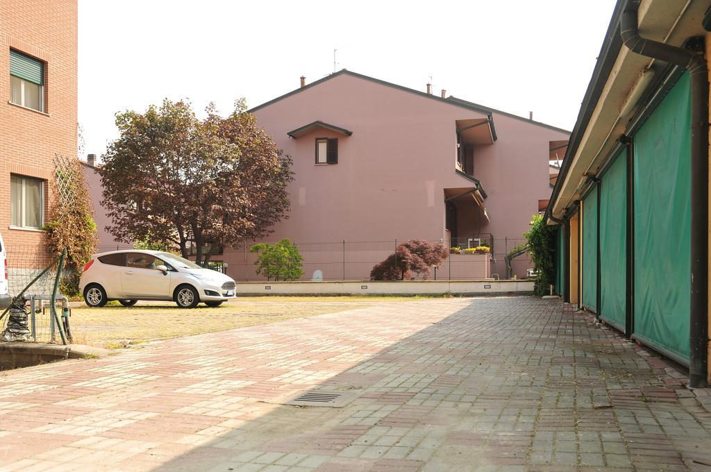 博罗米奥居住服务公司Peschiera Borromeo